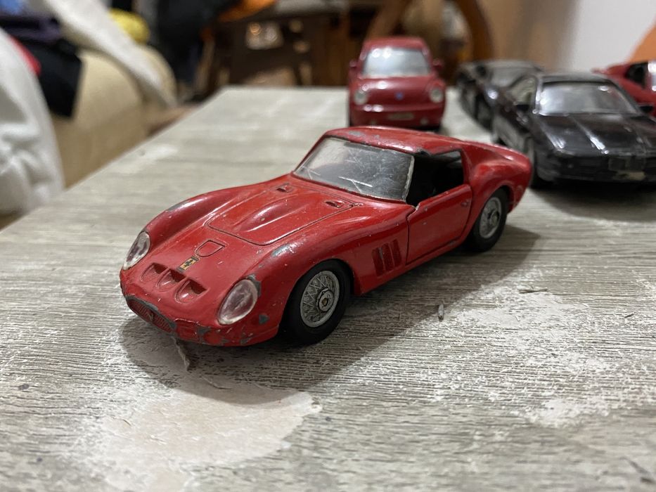 Метални колички Burago Italia/Maisto 1:43