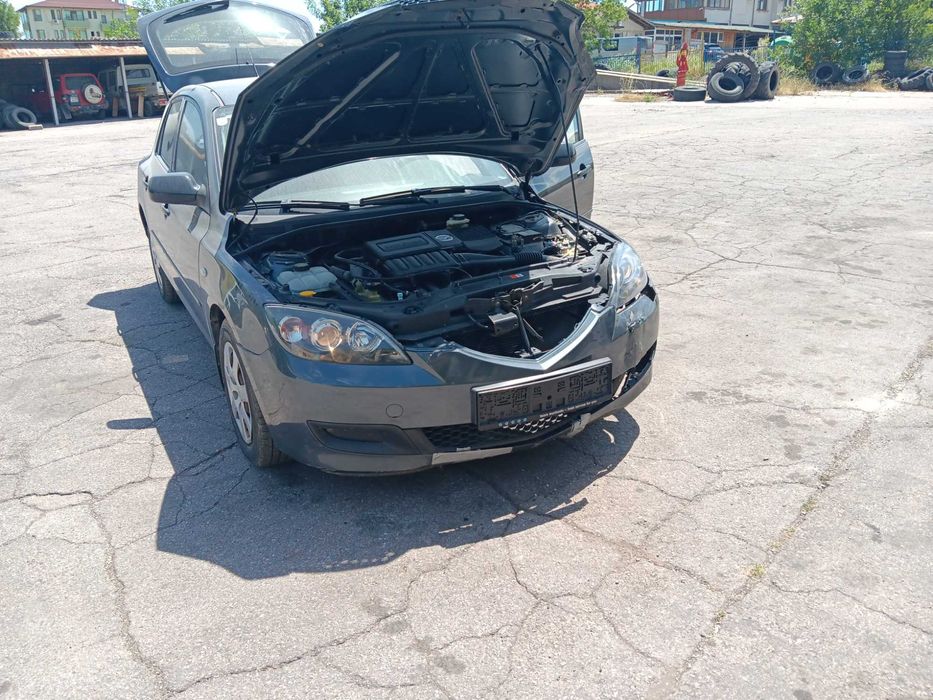 Мазда 3 на части.