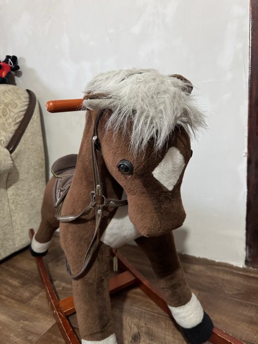 Продам лошадь игрушечную