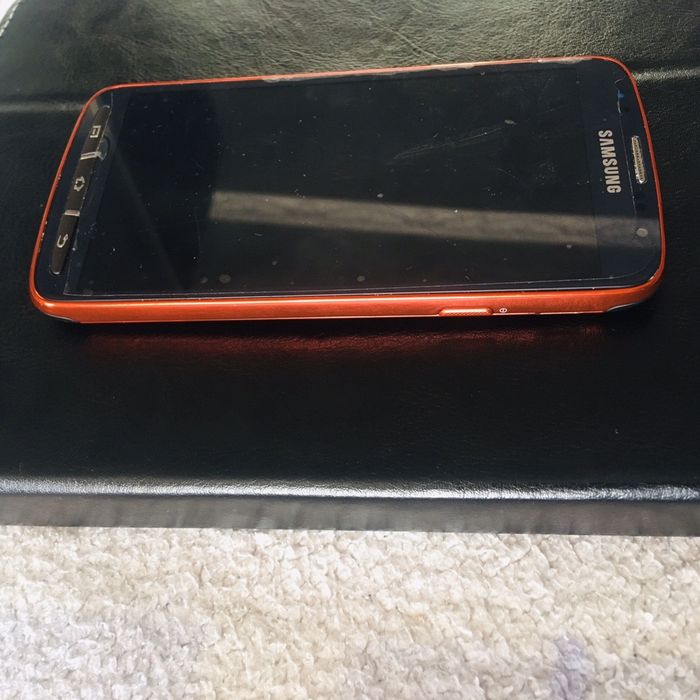 Телефон Самсунг s4 актив !