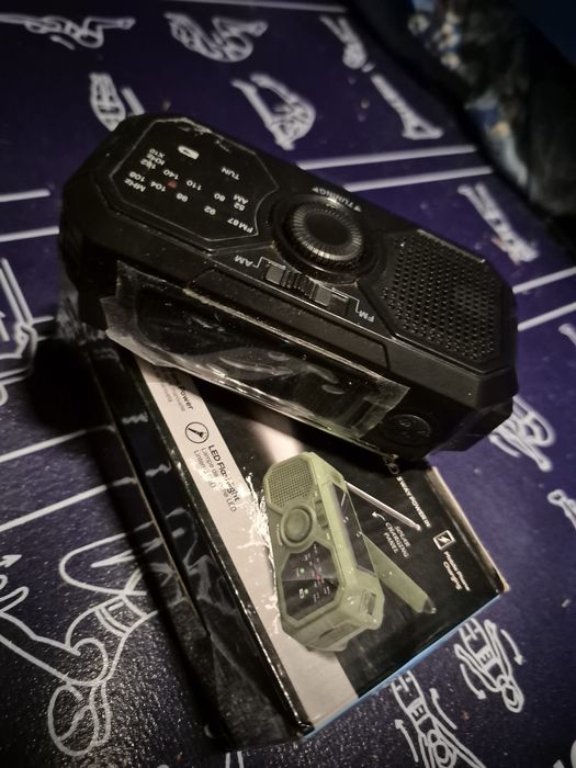 Radio cu incarcare solara si prin usb