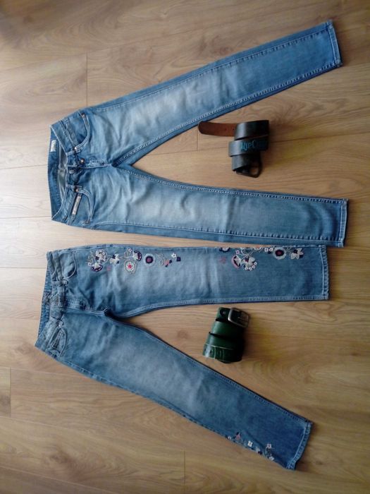 2 чифта дамски дънки + колан ест. кожа