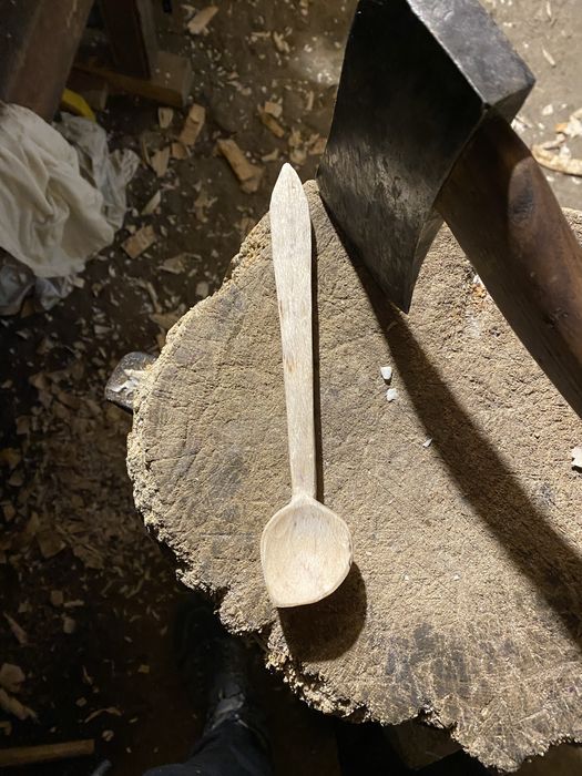 Дървена дялана лъжица