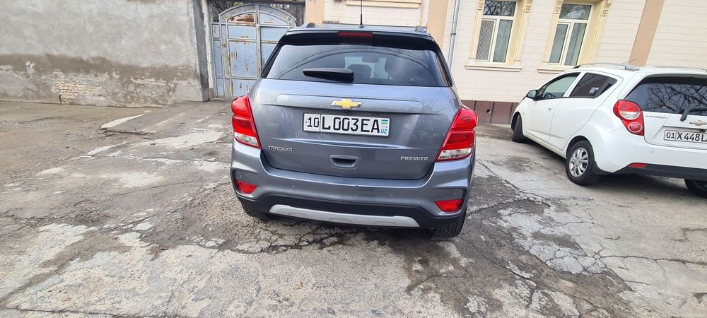 Авто машина трекр1