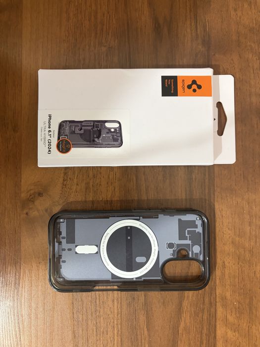 Чехол для Iphone 16 spigen