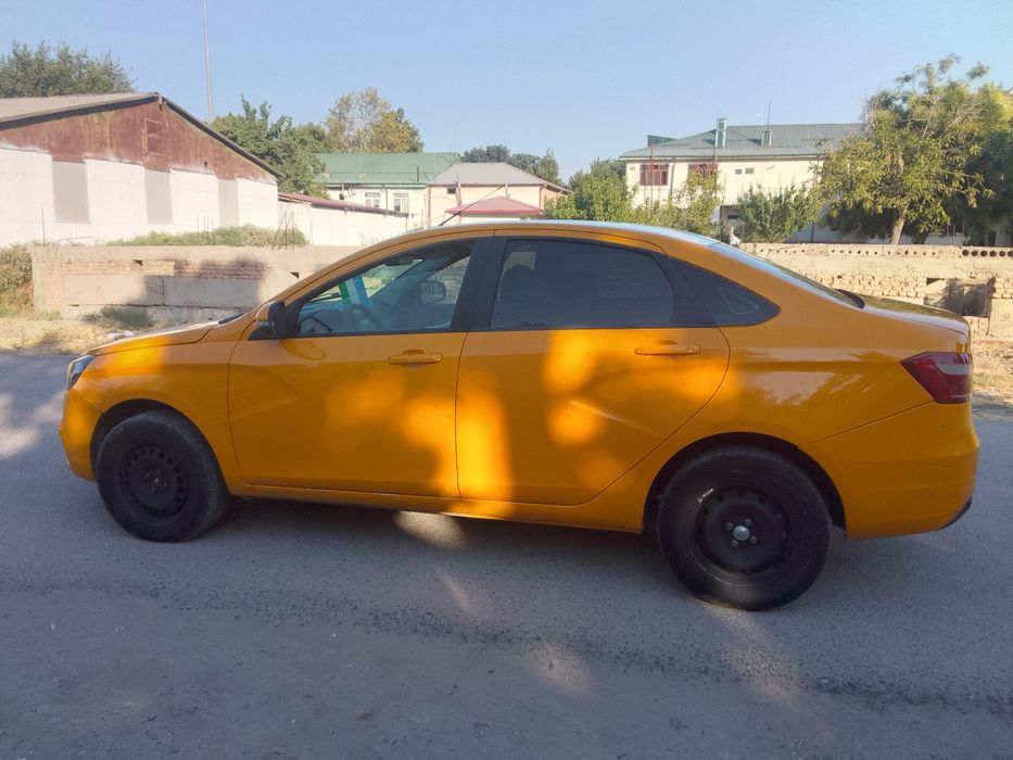 Lada Vesta avtomobilini
