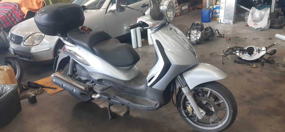 Мотоциклет,скутер ПиаджоБевърли( Piaggio Beverly) -125;250;500 на част