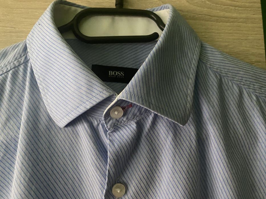 Риза Hugo boss -M размер -нова