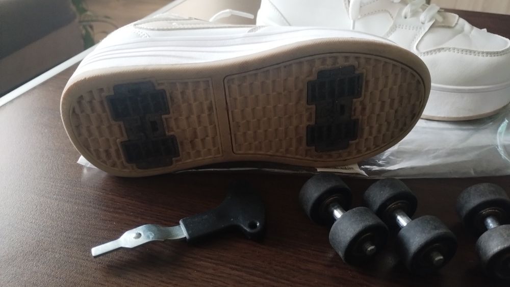 Маратонки с колелца