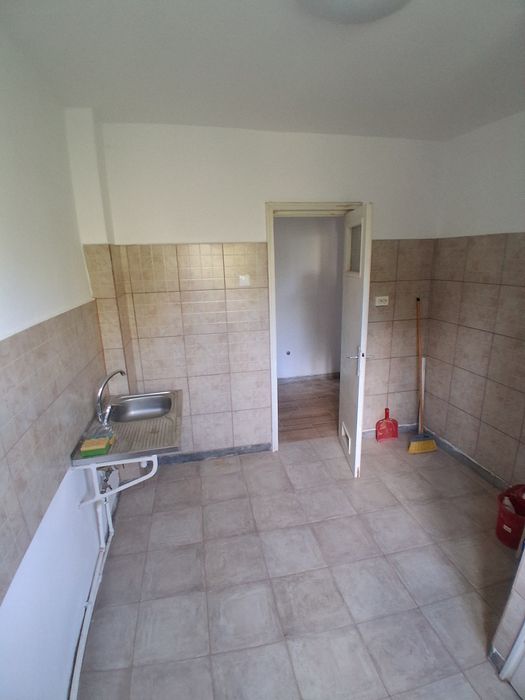 Apartament cu 2 camere semidecomandat zona tei pitestii — fotografia 3