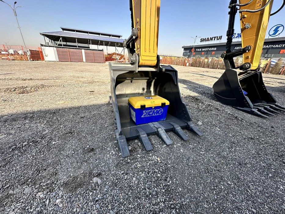 Экскаватор гусеничный 1,8м3 XE335G