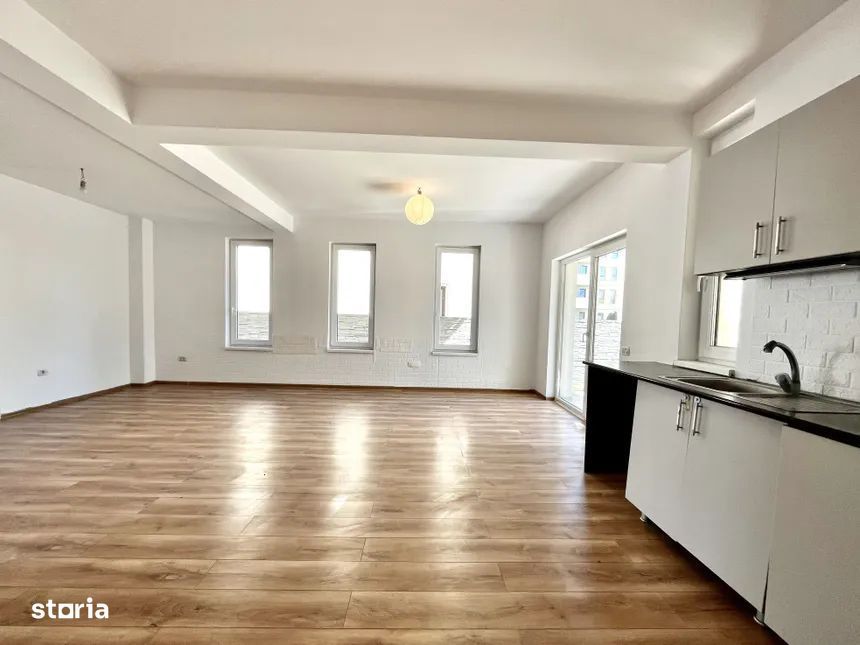 Casă de închiriat 5 camere + 5 băi + 3 balcoane + terasă 800€/luna
