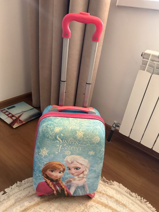 Продам детский чемодан