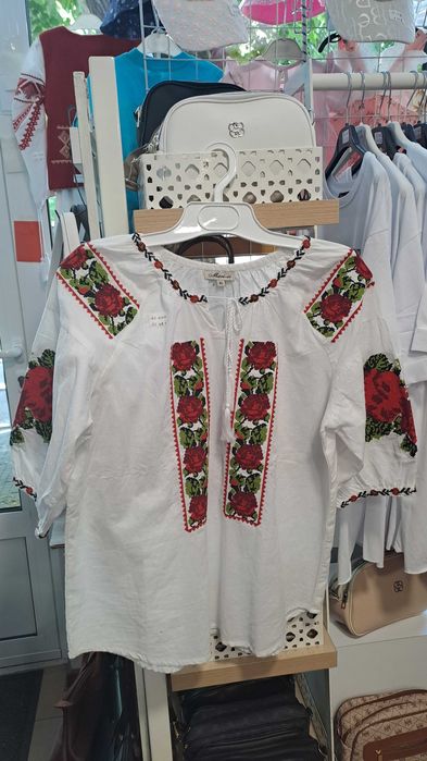 Нови Дамски ризи с народни мотиви.Различни модели и размери.