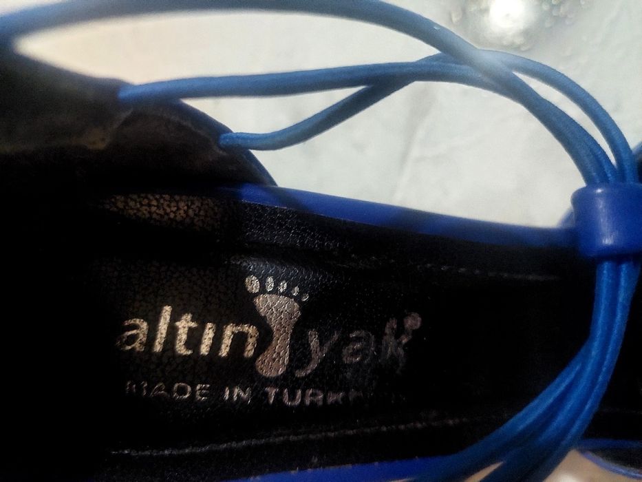 Запазени! Летни дамски обувки. Запазени кожени на ток.