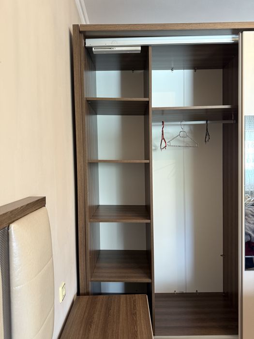 Гардероб с плъзгащи врати