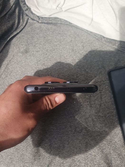 Redmi Note 14 Pro 12/512 Aybi yoq ideal holatda ishlashi zor rangi qor