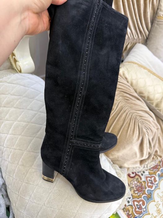 Замшевые сапоги…..