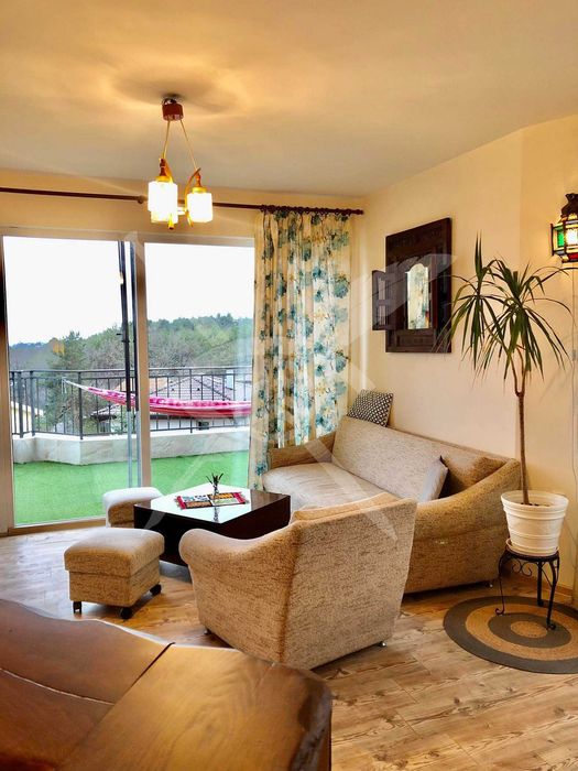 Дава се под наем Тристаен апартамент в к.к. Св.Св. Константин и Елена - 100 кв.м за 548.25 € - Снимка #2