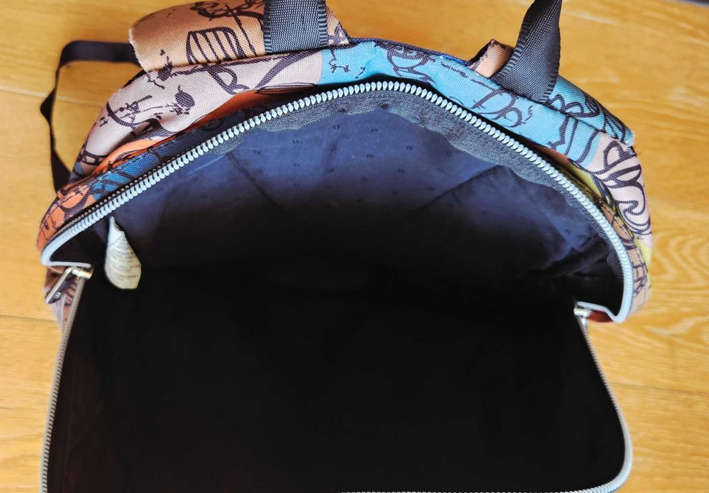 Ученическа раница Тотто 45х40х15 см отлично състояние