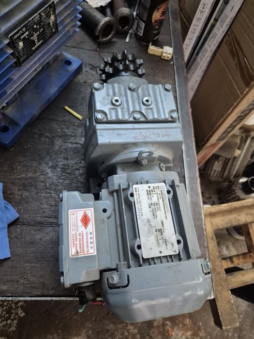 Motoare electrice cu reductor SEW