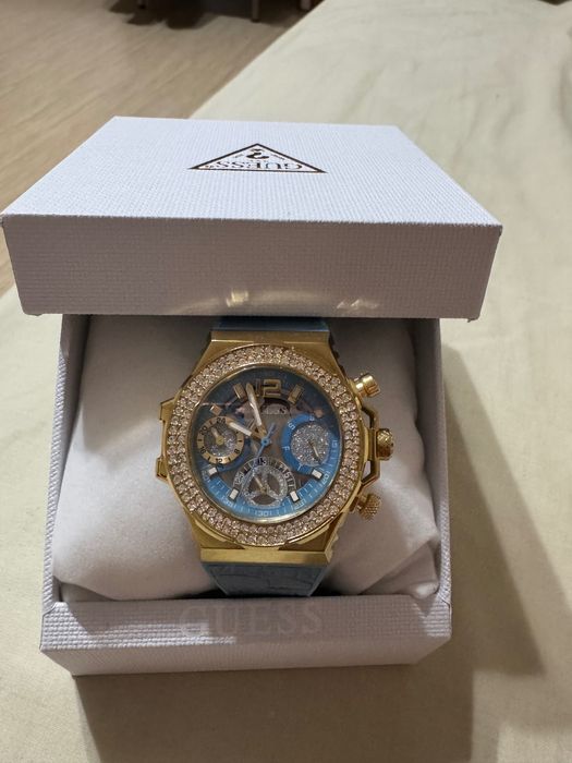 Дамски часовник guess