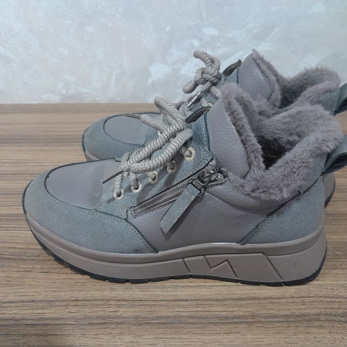 Продам кроссовки