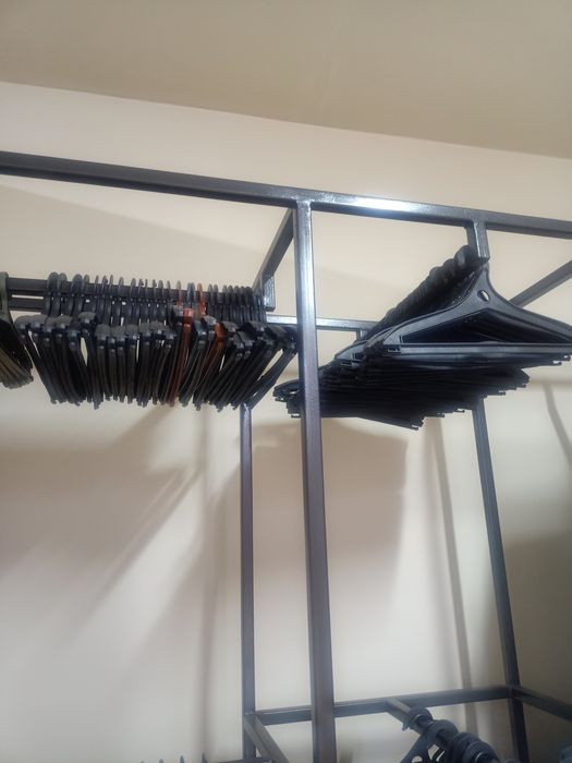 Стеллажи для продажи в бутик