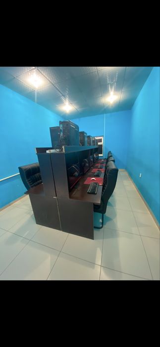 Подставка для компьютерного клуба