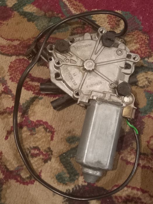 Продам  моторчик стеклоподъемника  ауди.