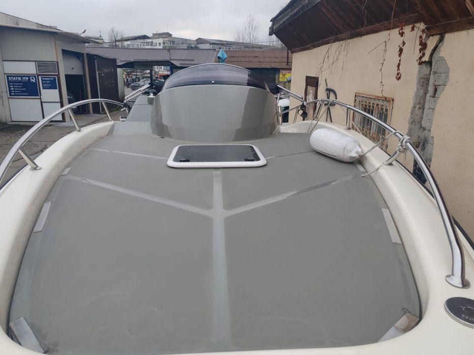 Barca Clear Aries Cabin