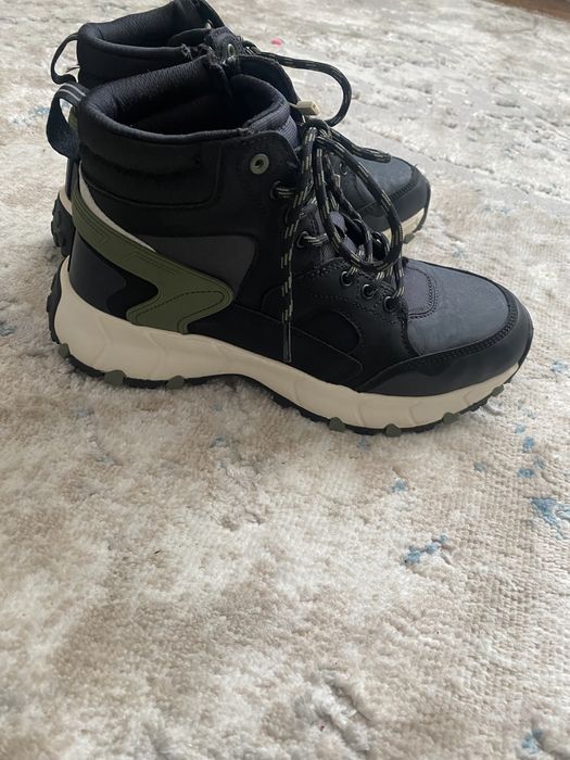 Продам кроссовки