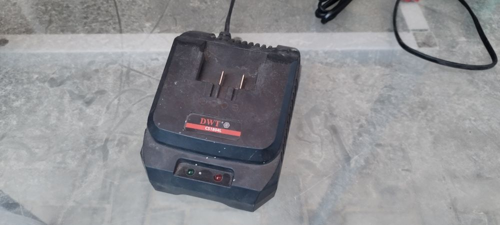 Продам аккумуляторы и зарядное dwt