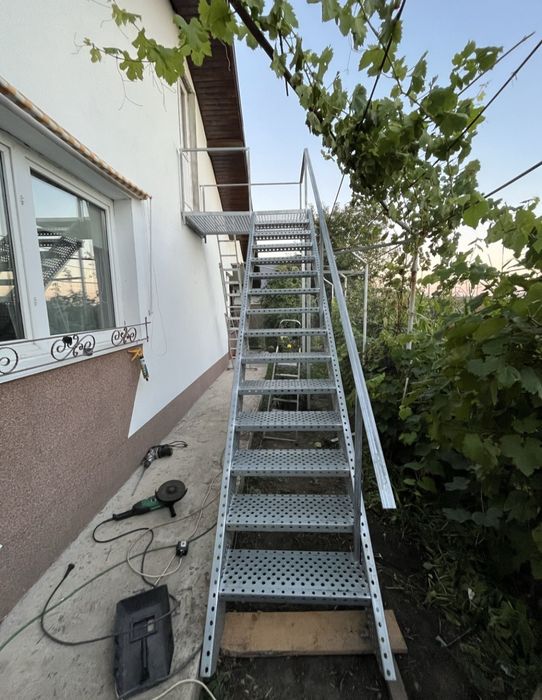 Scări exterioare zincate
