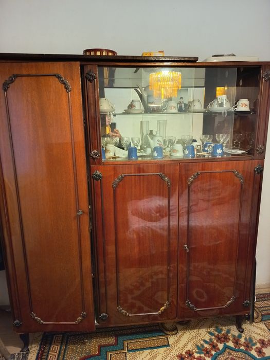 Vând mobilă veche anii 70