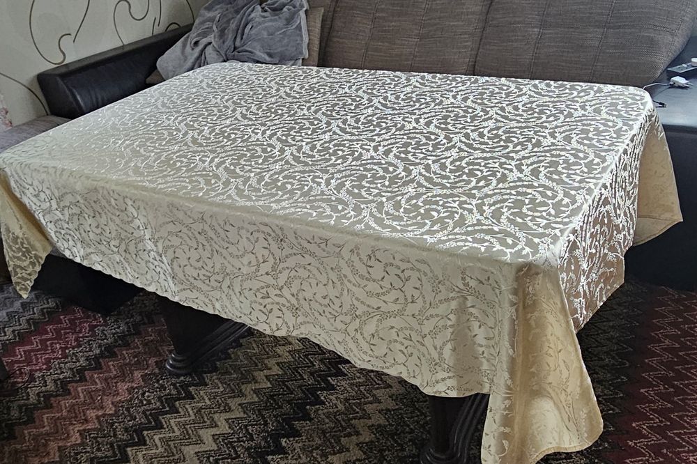 продавам трапезна маса