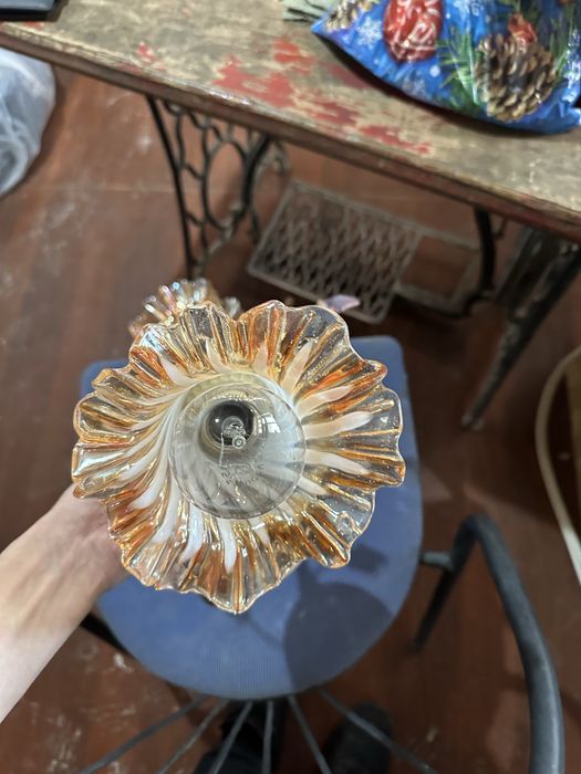 Люстра сатылады.