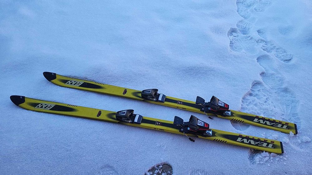 de vanzare schiuri lungimea 138 cm