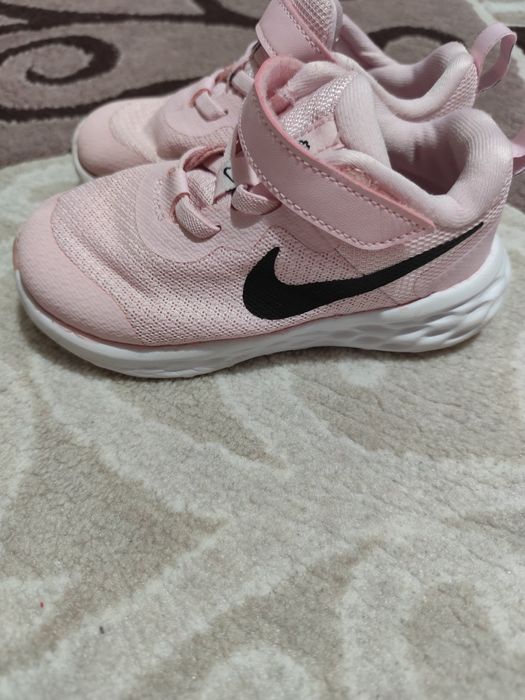Adidasi nike de fete