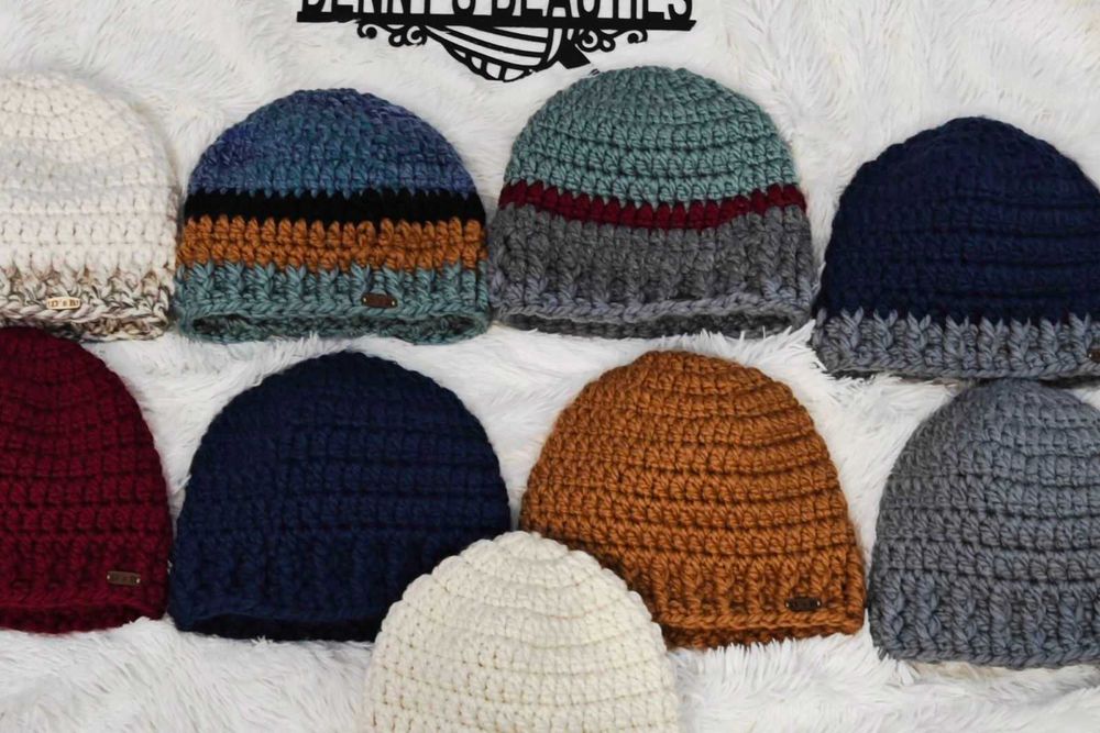 Ръчно плетена унисекс шапка модел „Алекс“ универсален размер