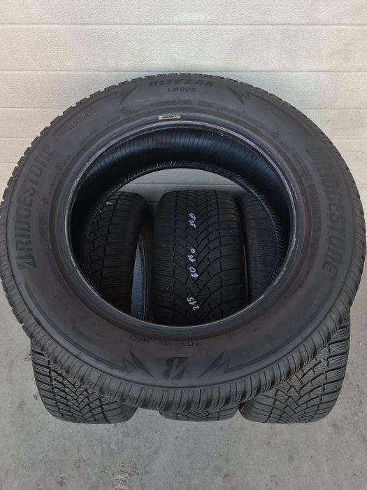 Зимни гуми 4 броя BRIDGESTONE BLizzak  LM005 215 60 R16 дот 2024