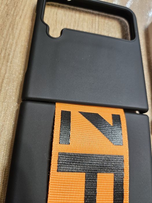 Чехол Samsung flip 4 новые