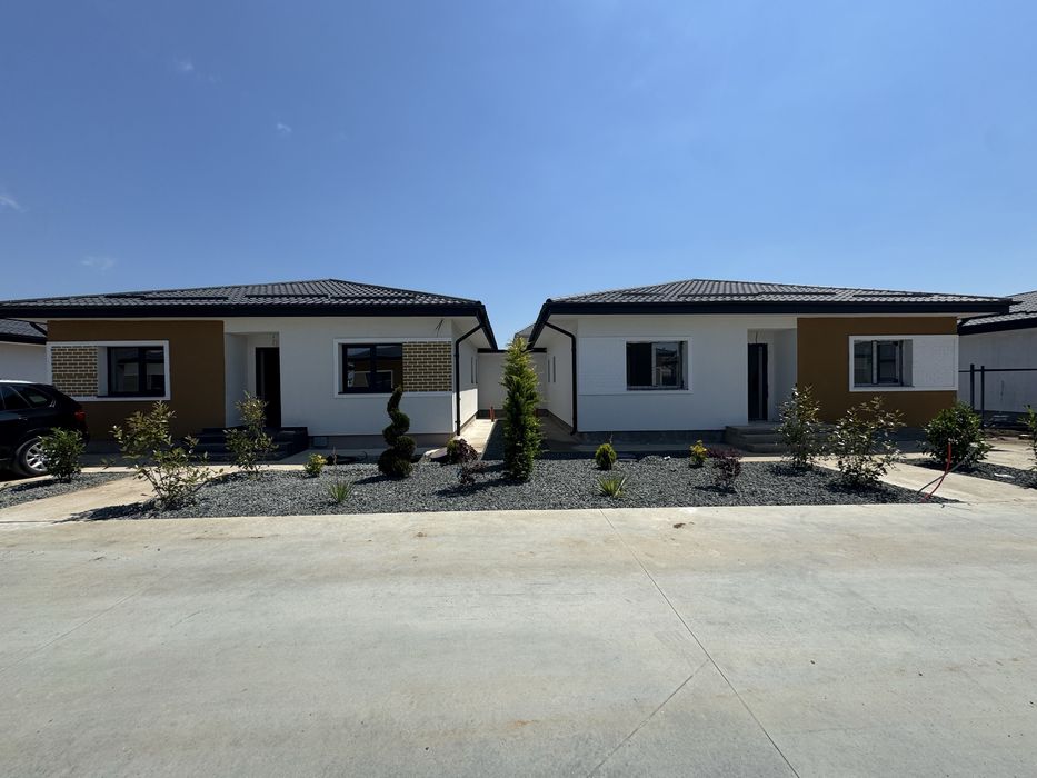 Casa tunari 104mp teren 393 mp