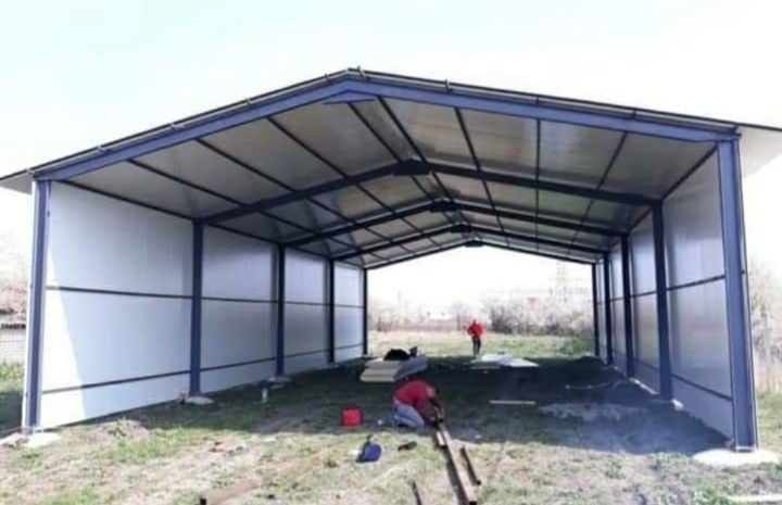 Vand hale metalice 8 metri lățime cu 20 metri lungime cu tot cu montaj