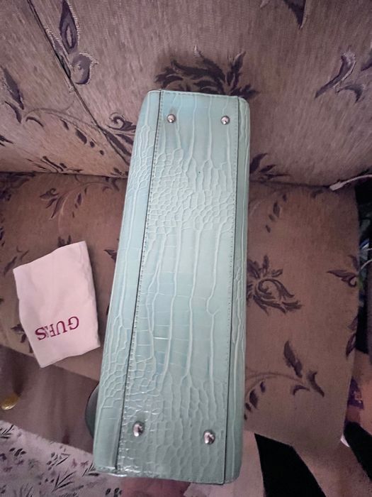 Дамска чанта Guess