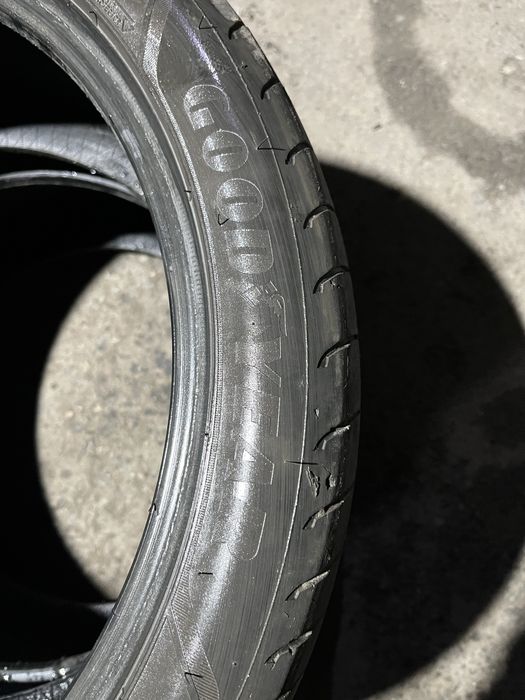 Продам резину 275/35/19