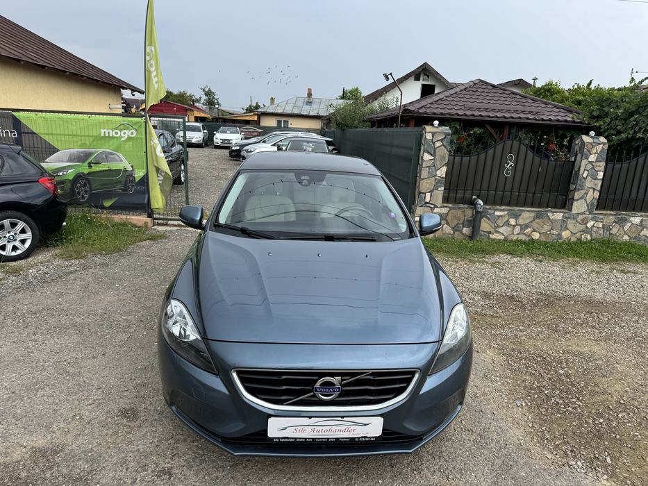 Volvo v40 ** Navigatie **piele**cesuri digitale**camera*Rate/avans zero