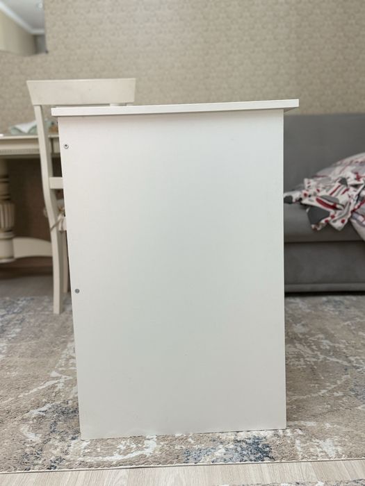Стол из IKEA (белый)