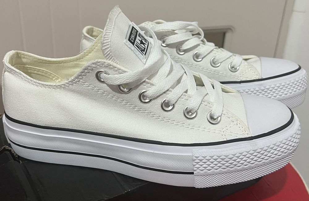 Tenesi Converse