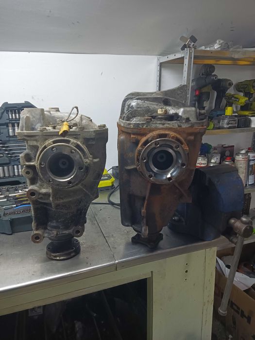 Шпер диференциал 210 БМВ е28 с число 3.07 (този от дясно на снимките)